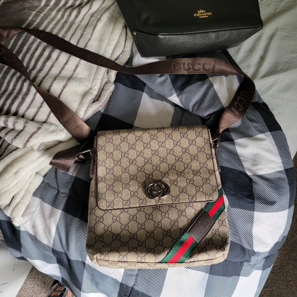 Purses - Picture 2 of 6